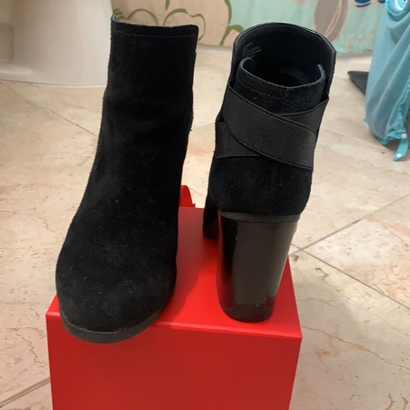 Black suede Kenneth Cole Reaction booties - Picture 3 of 15